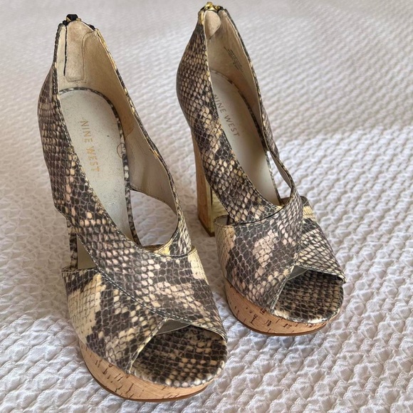 Nine West heels snake skin styled heels. - Picture 2 of 3